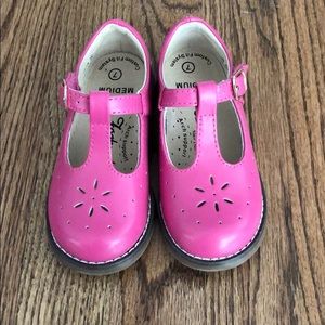 Like New Footmates Sherry Fucshia size 7